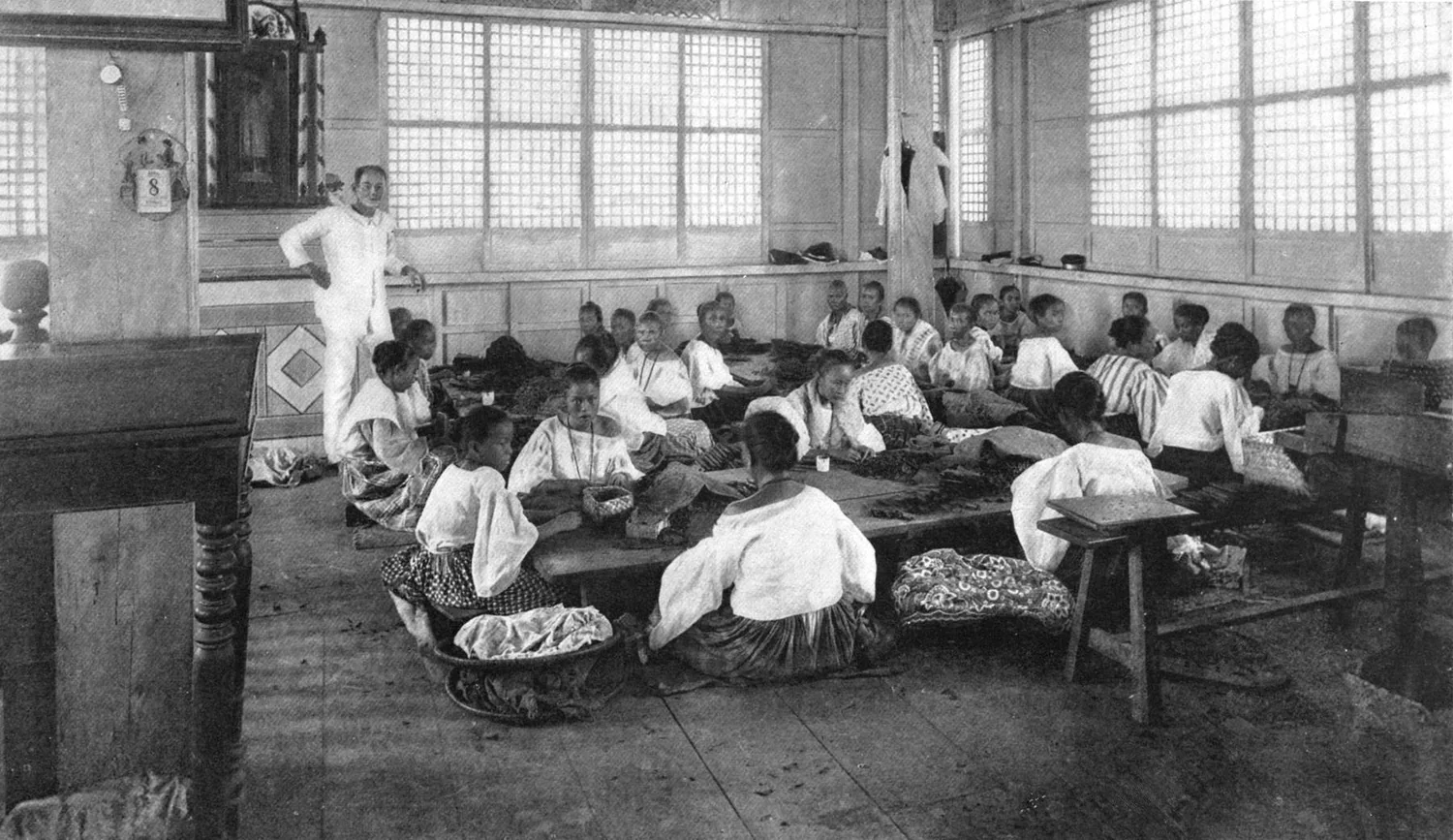 Corner of a Manila cigar factory, photograph, 1899